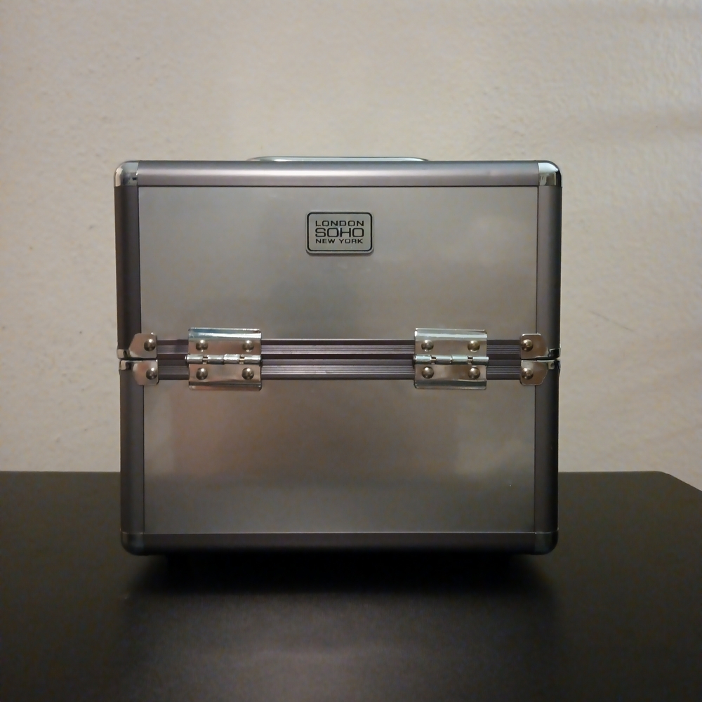 London SOHO New York Silver Makeup Organizer